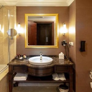 Deluxe Zimmer mit Kingsize-Bett